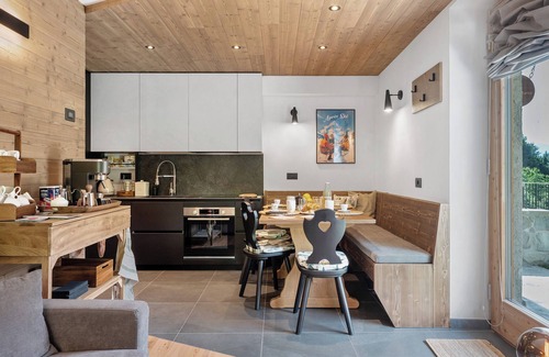 Rabbi Apartment | Apartment 'La Casa Di Larice' with Mountain View, Private Terrace and Wi-Fi