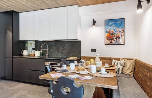 Rabbi Apartment | Apartment 'La Casa Di Larice' with Mountain View, Private Terrace and Wi-Fi