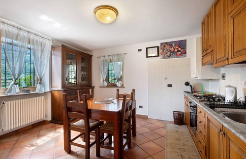 Roisan Apartment | Apartment 'La Casa Di Pasky' with Mountain View, Shared Garden and Wi-Fi