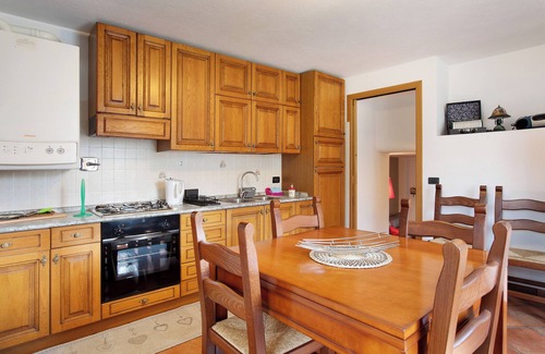 Roisan Apartment | Apartment 'La Casa Di Pasky' with Mountain View, Shared Garden and Wi-Fi