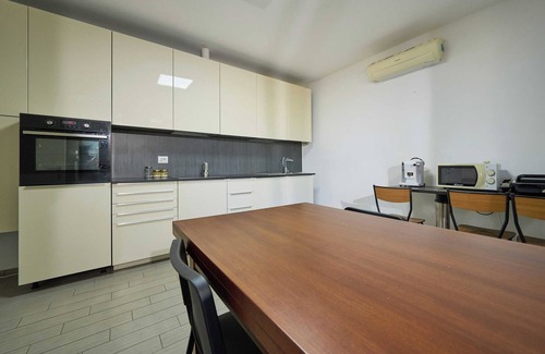 Riotorto Apartment | Apartment 'La Casa Rossa' with Shared Terrace, Wi-Fi and Air Conditioning