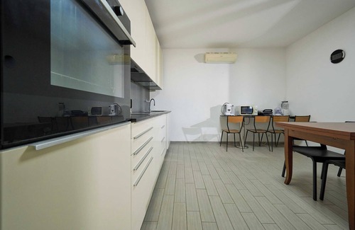 Riotorto Apartment | Apartment 'La Casa Rossa' with Shared Terrace, Wi-Fi and Air Conditioning