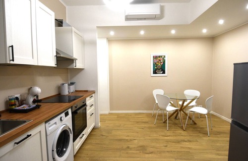 Foce Apartment | Apartment 'La Casetta Di Leo' with Balcony, Wi-Fi and Air Conditioning