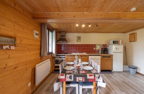 Cordon Apartment | Apartment 'La Charbonnière 2' with Mountain View, Private Terrace and Wi-Fi