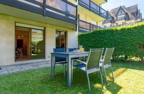 Deauville City Centre Apartment | Apartment La Commanderie by Interhome