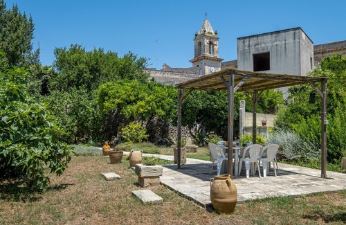 Muro Leccese House | Apartment "La Dimora Elia'" with Private Garden & Wi-Fi
