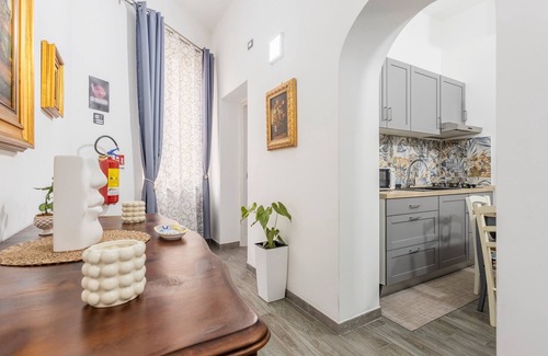 Montegrappa Apartment | Apartment 'La Dimora Di Elma' with Wi-Fi and Air Conditioning