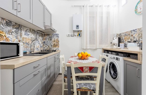 Montegrappa Apartment | Apartment 'La Dimora Di Elma' with Wi-Fi and Air Conditioning