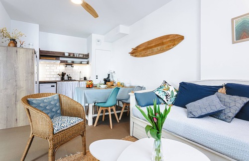 Rivedoux-Plage Apartment | Apartment 'La Dune, Appart Familial Vue Mer' with Sea View, Private Terrace and Wi-Fi