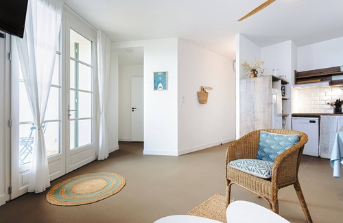 Rivedoux-Plage Apartment | Apartment 'La Dune, Appart Familial Vue Mer' with Sea View, Private Terrace and Wi-Fi