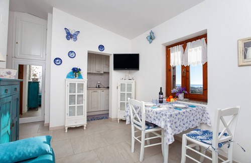 Agrustos Apartment | Apartment "La Finestra sul Mare" with Sea View, Private Terrace & Wi-Fi
