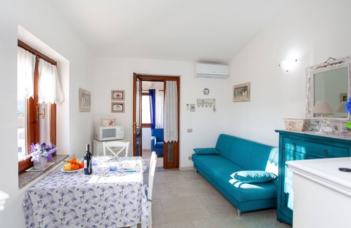 Agrustos Apartment | Apartment "La Finestra sul Mare" with Sea View, Private Terrace & Wi-Fi