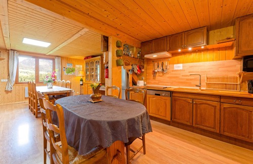 Montmin Apartment | Apartment 'La Beccaz' with Mountain View and Wi-Fi