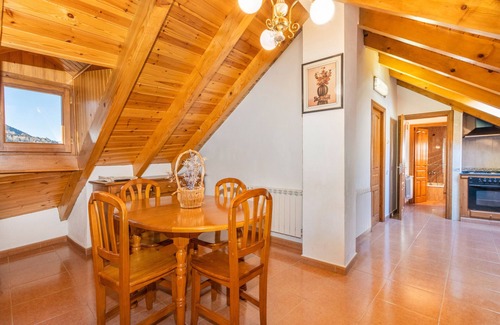 Durro Apartment | Apartment 'La Golfa' with Mountain View and Private Garden