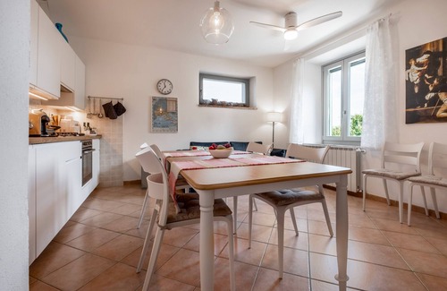Bagni San Filippo Apartment | Apartment 'La Balena Rosa' with Private Terrace and Wi-Fi