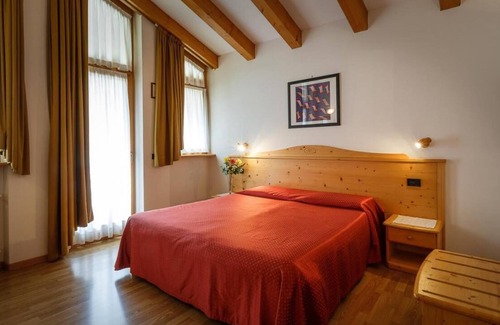 Giustino Apartment | Apartment La Locanda Bilocale 4 persone with Mountain View, Balcony & Wi-Fi
