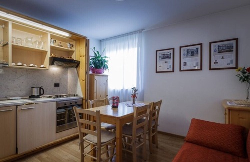 Giustino Apartment | Apartment La Locanda Bilocale 4 persone with Mountain View, Balcony & Wi-Fi