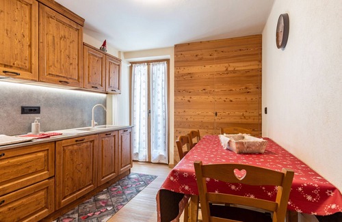 Cogne Apartment | Apartment 'La Maison Des Coeurs, Cogne' with Mountain View, Private Terrace and Wi-Fi