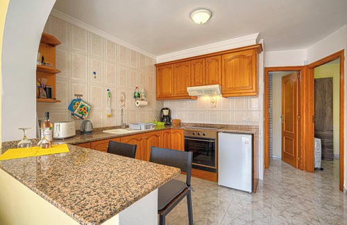 Orba Apartment | Apartment "La Mandarina" with Mountain View, Pool, Wi-Fi, A/C & Terrace
