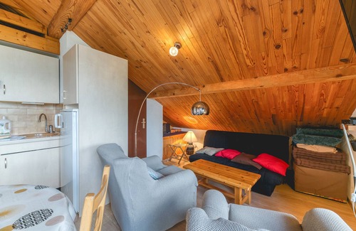 Villard-Reculas Apartment | Apartment 'La Meije 9' with Mountain View and Balcony