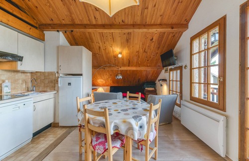 Villard-Reculas Apartment | Apartment 'La Meije 9' with Mountain View and Balcony