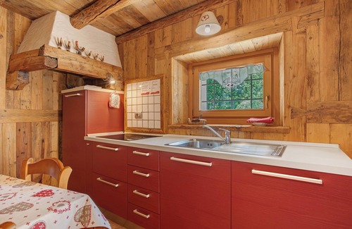 Charvensod Apartment | Apartment 'La Meisonetta' with Shared Terrace, Shared Garden and Wi-Fi