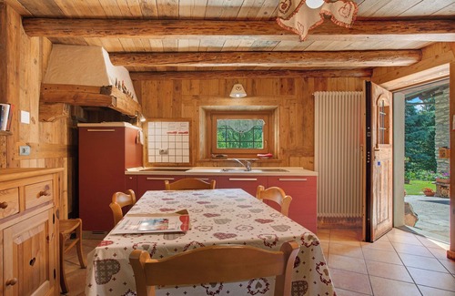 Charvensod Apartment | Apartment 'La Meisonetta' with Shared Terrace, Shared Garden and Wi-Fi