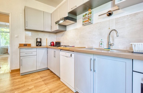 Allemans Apartment | Apartment 'La Montagne Sud' with Shared Garden and Wi-Fi