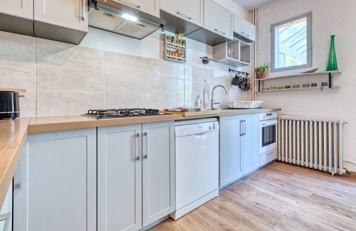 Allemans Apartment | Apartment 'La Montagne Sud' with Shared Garden and Wi-Fi