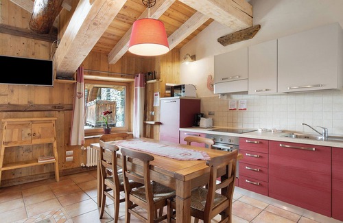 Charvensod Apartment | Apartment 'La Ponteille' with Shared Terrace, Shared Garden, and Wi-Fi