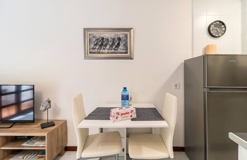 Suances Apartment | Apartment 'La Ribera' with Mountain Views, Shared Pool and Wi-Fi