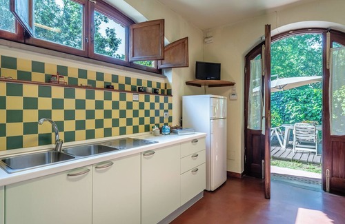 Altopascio Apartment | Apartment 'La Romea Altopascio' with Private Garden, Wi-Fi and Air Conditioning