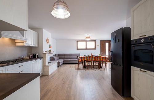 Calimera Apartment | Apartment 'La Tavernetta Di Elisa' with Private Terrace and Wi-Fi