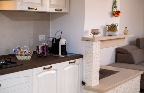 Calimera Apartment | Apartment 'La Tavernetta Di Elisa' with Private Terrace and Wi-Fi