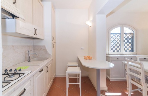 Capo Ferro Apartment | Apartment "La Terrazza sul Mare" Near the Beach with Sea View, A/C & Terrace