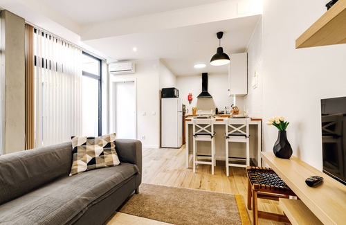 Horta Apartment | Apartment 'Ladomar Avenida' with Private Terrace, Private Garden and Wi-Fi
