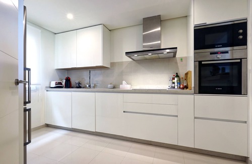 Casares Apartment | Apartment "Lagoon Suites" with Sea View, Shared Pool & Wi-Fi