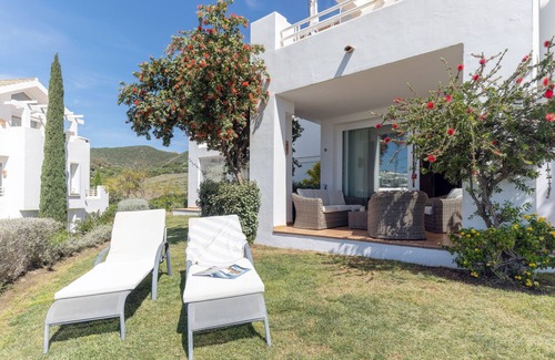 Casares Apartment | Apartment "Lagoon Suites" with Sea View, Shared Pool & Wi-Fi