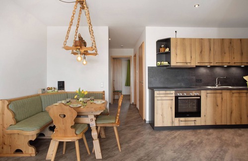 Waggershausen Apartment | Apartment 'Landglück Hof' with Lake View, Shared Garden and Wi-Fi