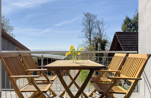 Waggershausen Apartment | Apartment 'Landglück Hof' with Lake View, Shared Garden and Wi-Fi