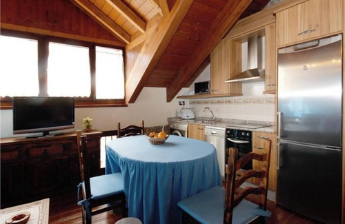 Borrastre Apartment | Apartment 'Larrás' with Mountain View, Shared Garden and Wi-Fi