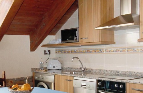 Borrastre Apartment | Apartment 'Larrás' with Mountain View, Shared Garden and Wi-Fi