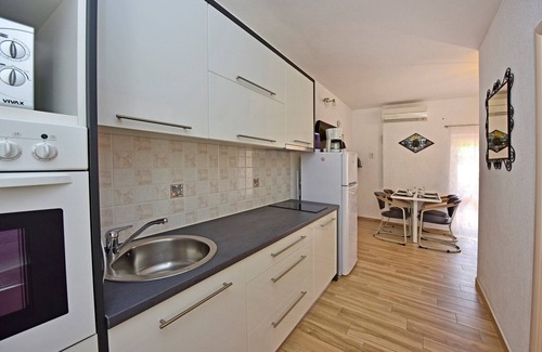 Nova Vas Apartment | Apartment Laura B with shared pool