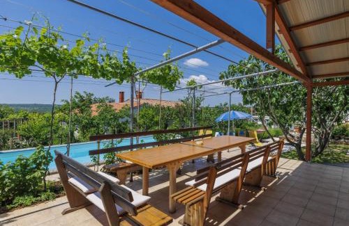 Kapelica Apartment | Apartment Laura by Interhome