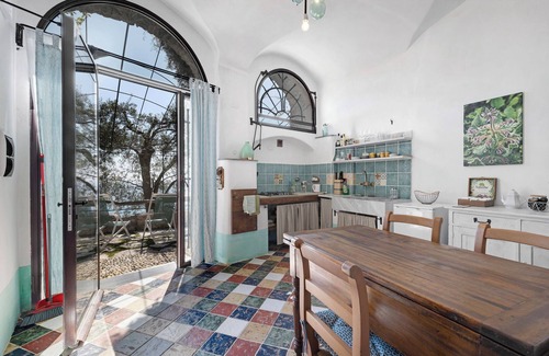 Varigotti Apartment | Apartment 'Lavanda' with Sea View, Garden & Wi-Fi