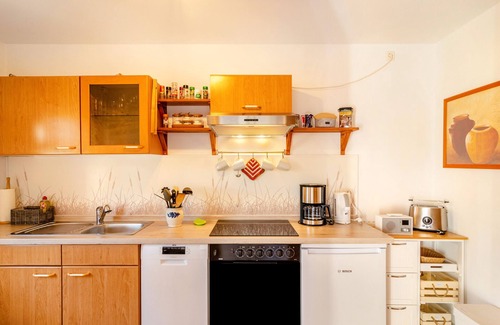 Hofgeismar Apartment | Apartment 'Lavendel' with Private Terrace and Wi-Fi