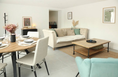 Senlis Apartment | Apartment le Albert 1er SENLIS 2 bedrooms with outside, 2 steps from the center