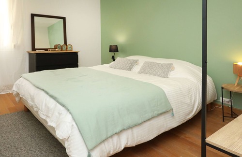 Senlis Apartment | Apartment le Albert 1er SENLIS 2 bedrooms with outside, 2 steps from the center