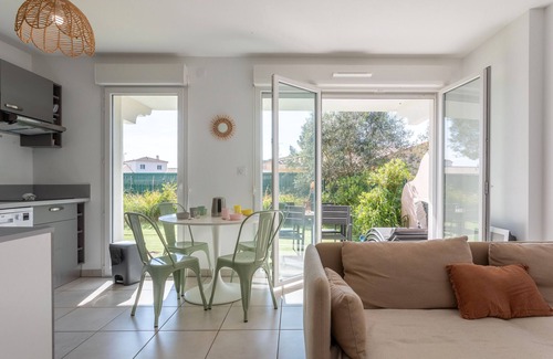 Puget-sur-Argens Apartment | Apartment 'Le Cottage Paisible' with Private Garden and Wi-Fi