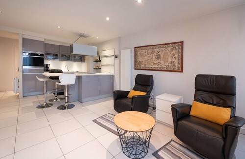 Vannes Apartment | Apartment 'Le Doumer parking wifi' with Wi-Fi